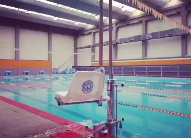silla elevador en piscina